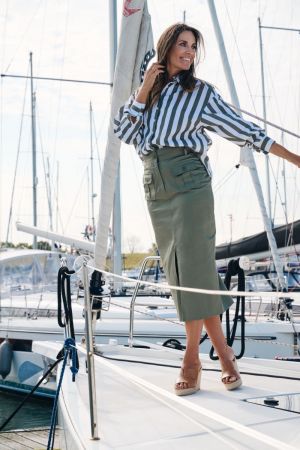 Aline rok met split kaki Kaki
